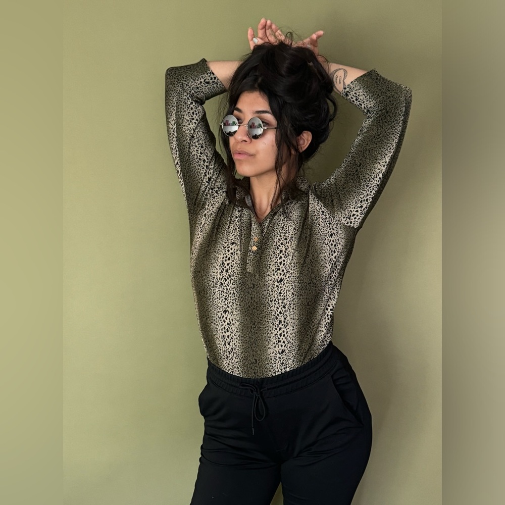 💚 Green ombre cheetah print collared top